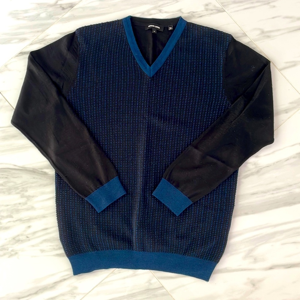 Men’s Jared Lang V neck wool blend thin sweater Size M